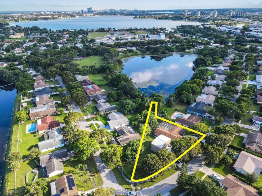 Tropical Beach & Lakefront Home West Palm Beach Exterior photo